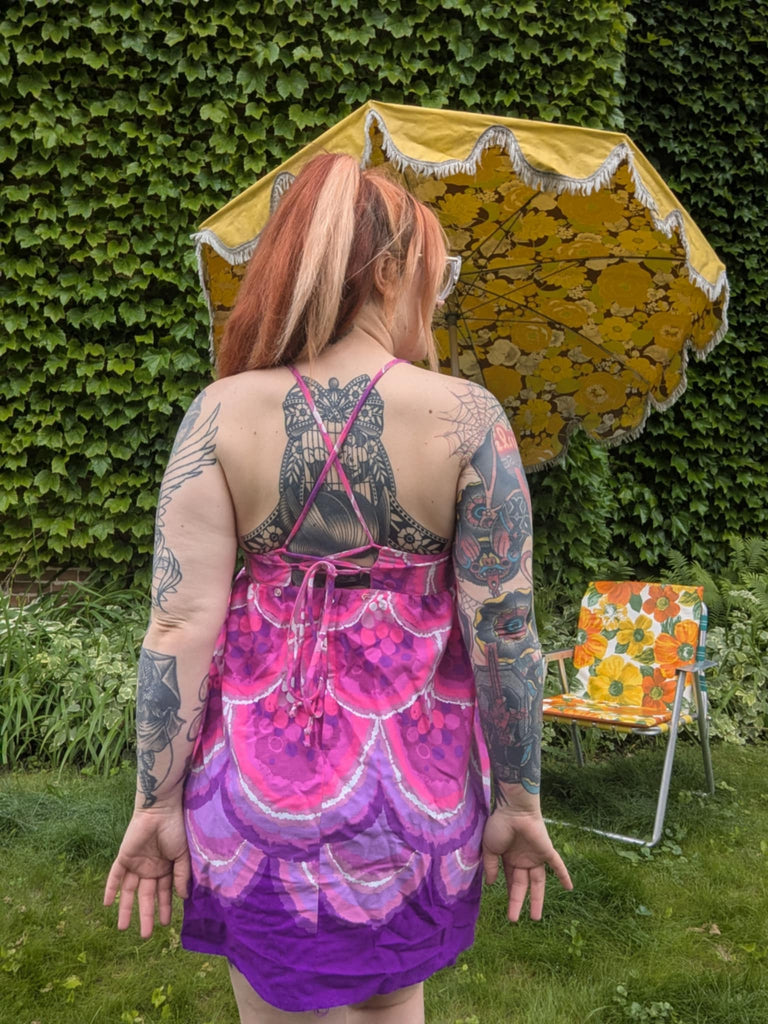 Vintage 70s Purple and Pink Scallop Pattern Criss Cross Back Halter Dr Shopabernathys Vintage 70s Purple and Pink Scallop Pattern Criss Cross Back Halter Dr Shopabernathys