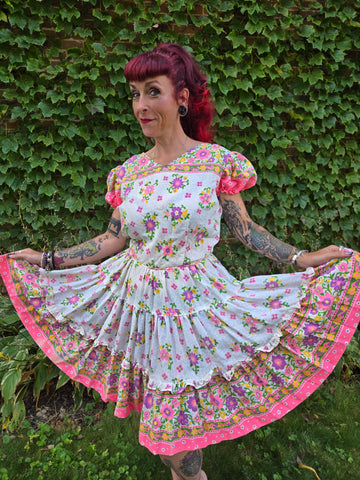Vintage 70s pink square dancing