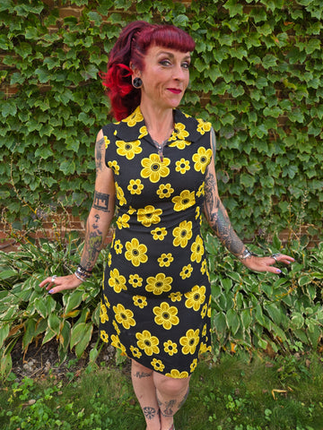 Vintage 60s black and yellow daisy dress